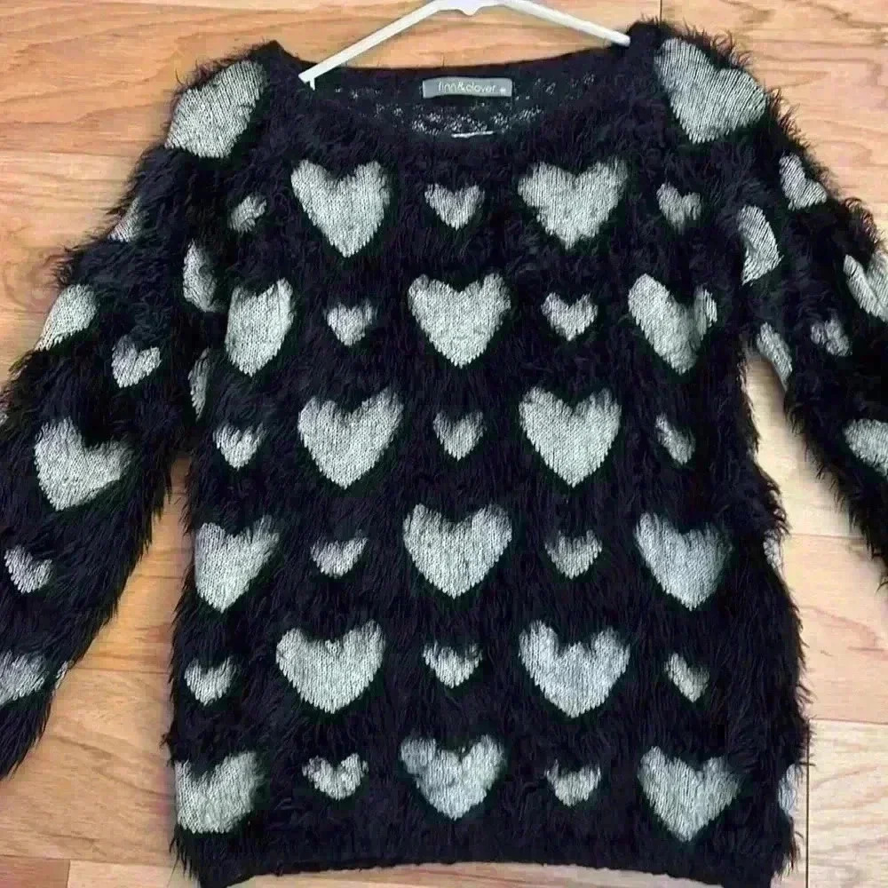 finn & clover Black and Gray Heart Sweater